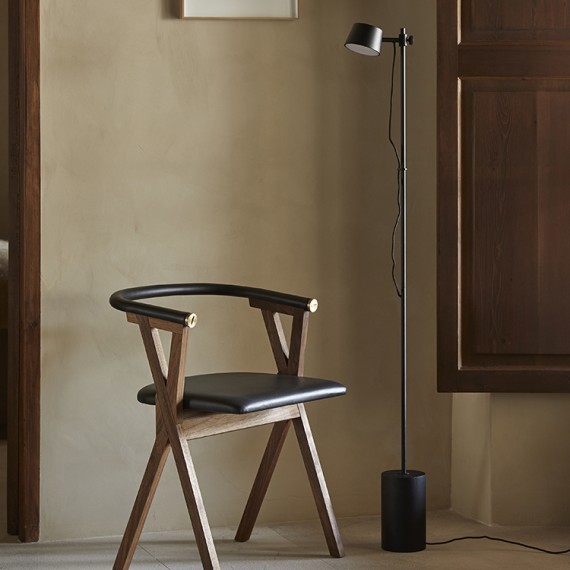 LÁMPARA DE PIE NERA